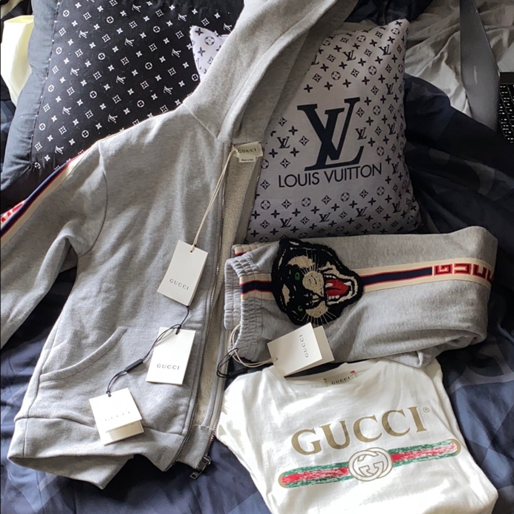 GUCCI BOYS SWEATSHIRT, SWEATPANTS AND TSHIRT SET
